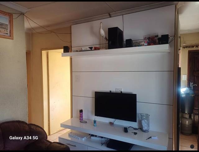 2 BEDROOM HOUSE FOR SALE IN CLAYVILLE